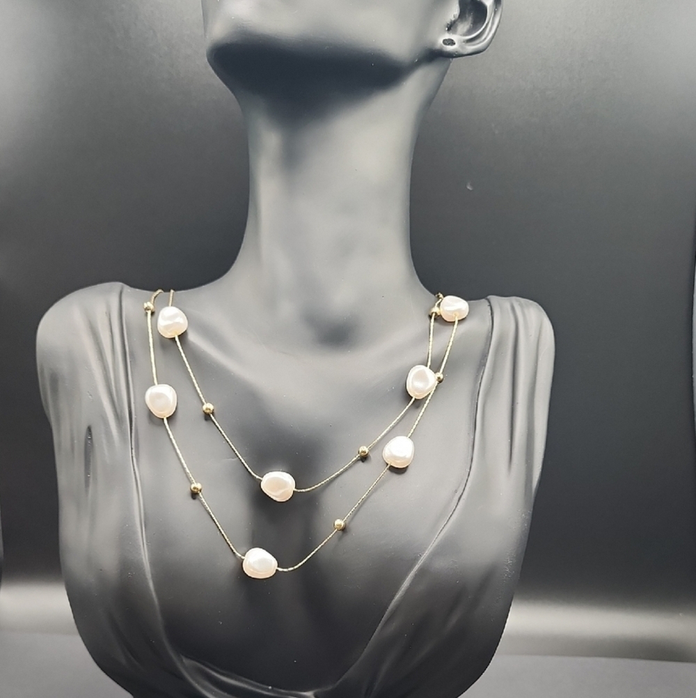 Gold and Whide Pearl Necklace - Picture 5 of 8